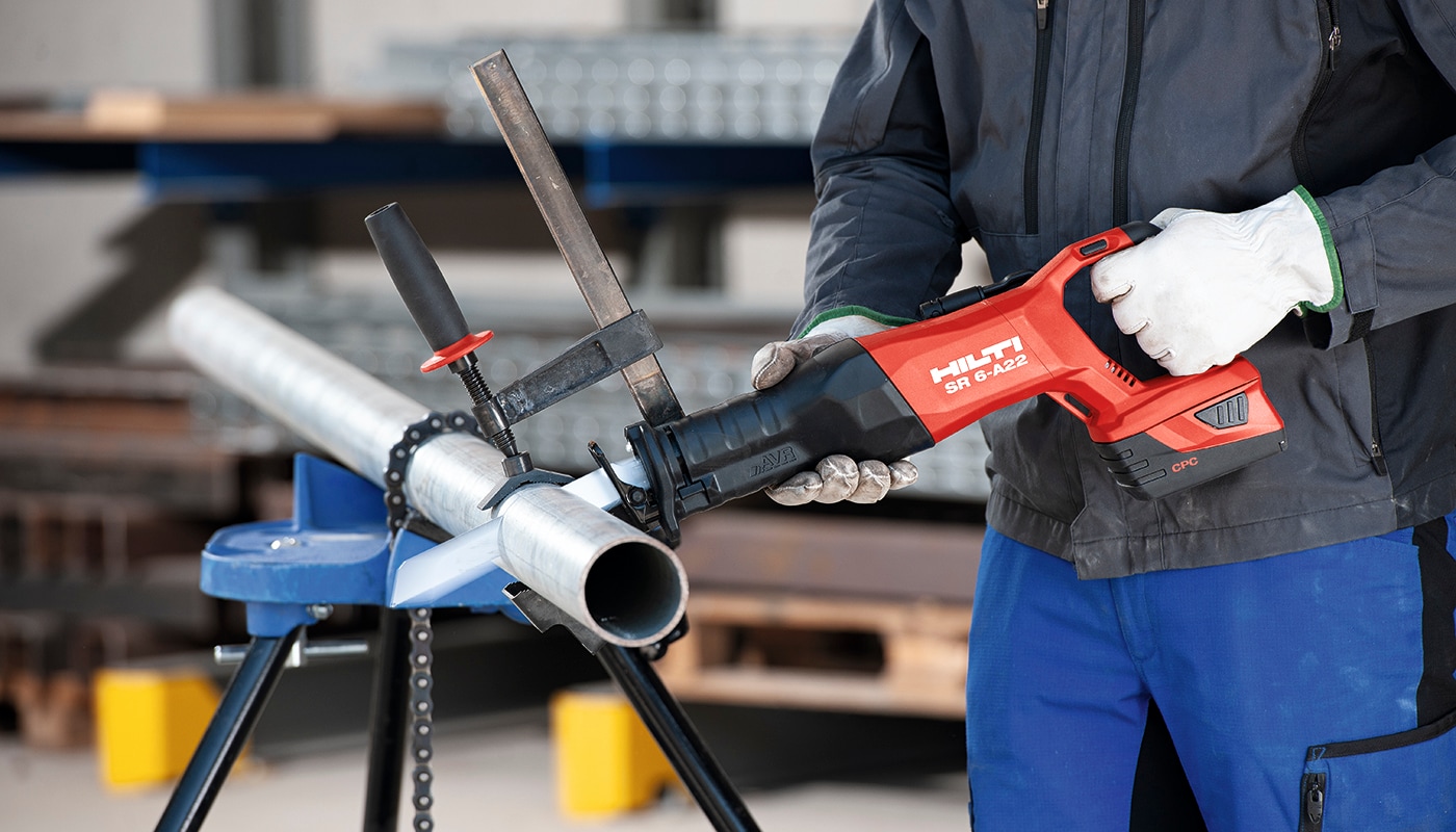 Cordless reciprocating saws