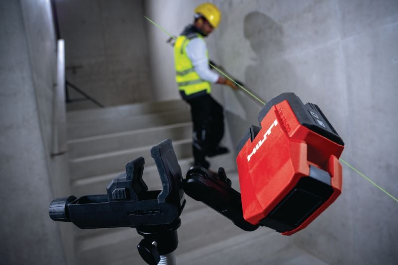 PM 20-CGE High-precision plumb and cross line laser High-precision green beam combi-laser with 2 queues and 4 points for plumbing, leveling, aligning and squaring Applications 1
