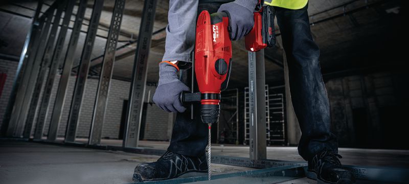 TE 2-22 Cordless rotary hammer Compact and lightweight SDS Plus cordless rotary hammer with pistol grip for best manoeuvrability when drilling overhead (Nuron battery platform) Applications 1